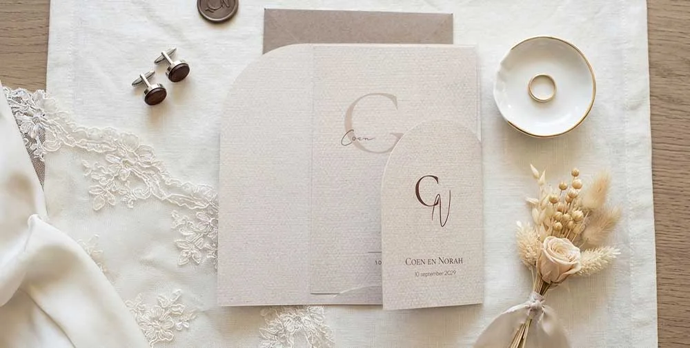Tenue de Ville trouwdrukwerk in beige en pasteltinten met linnen look