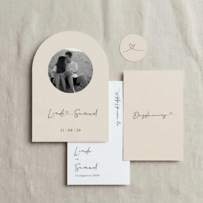 Trouwhuisstijl Love Line met trouwkaart en bijpassend drukwerk